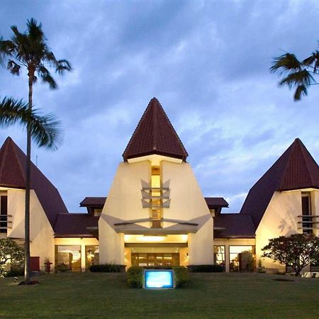 Grand Tropic Suites Hotel Сурабая Экстерьер фото