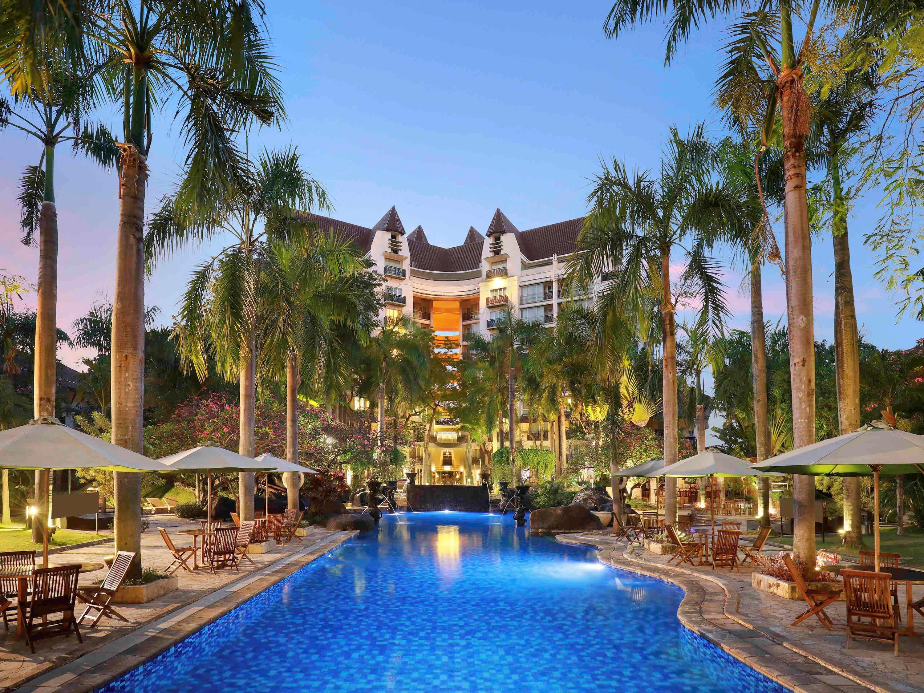 Grand Tropic Suites Hotel Сурабая Экстерьер фото