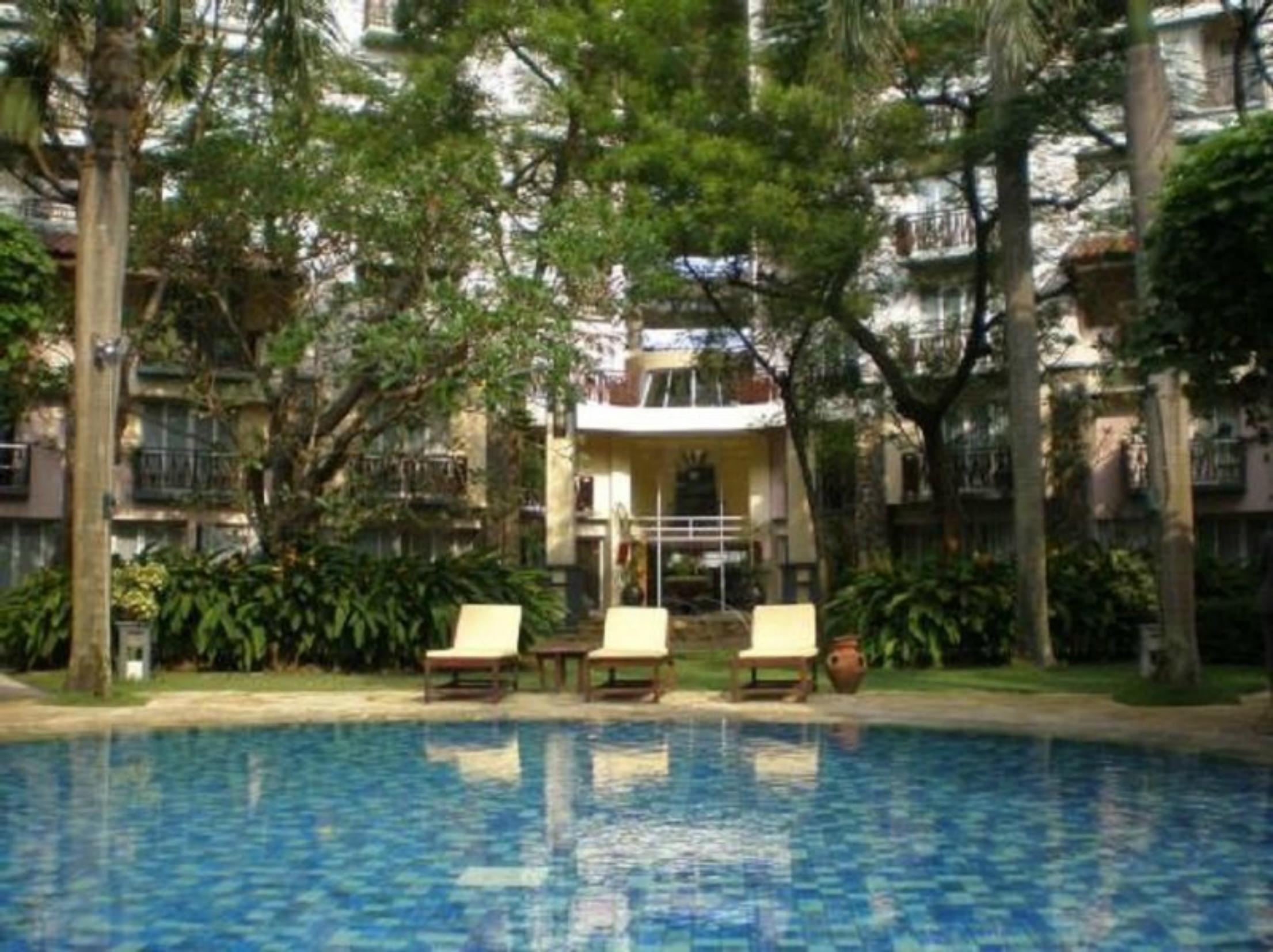 Grand Tropic Suites Hotel Сурабая Экстерьер фото
