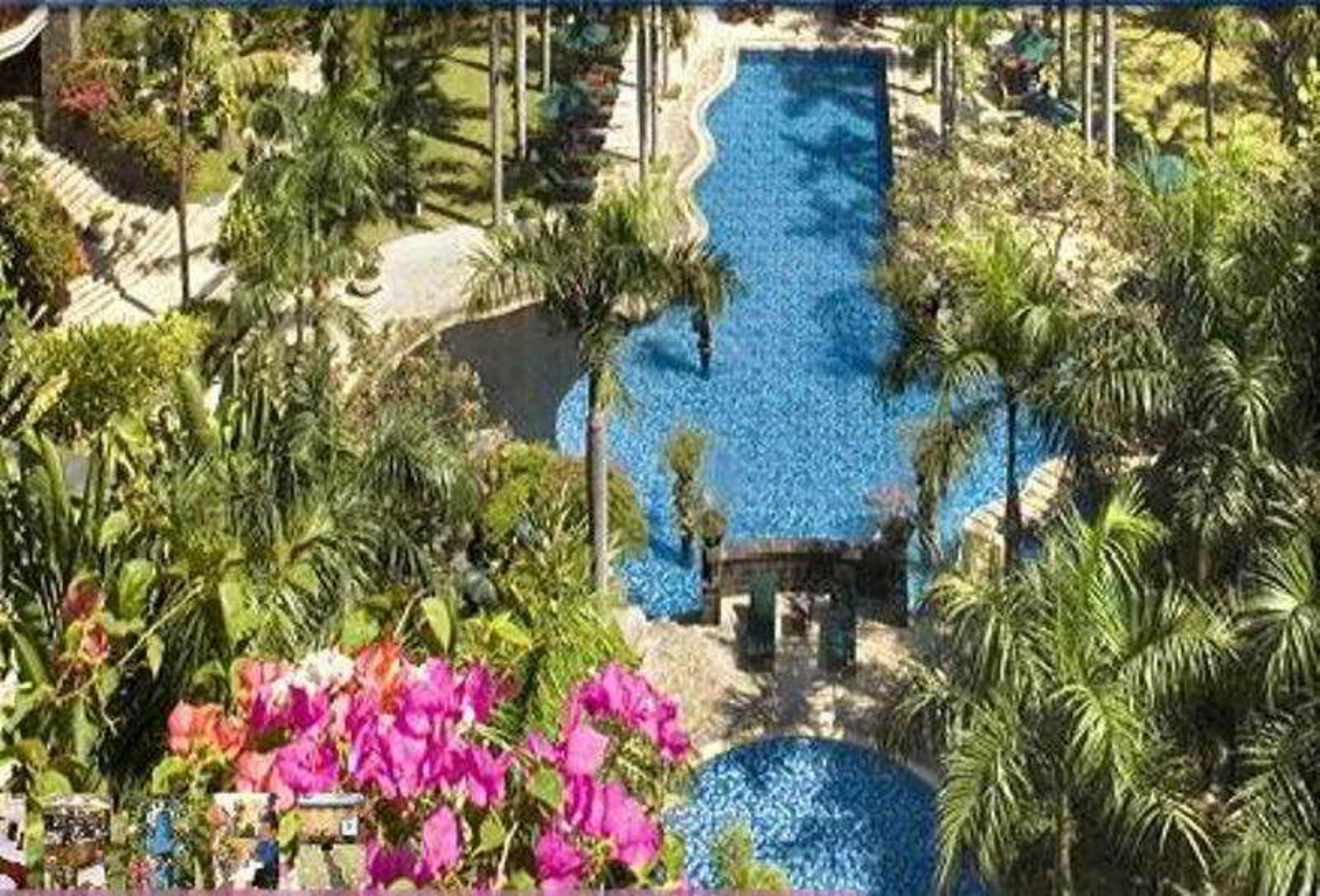 Grand Tropic Suites Hotel Сурабая Экстерьер фото