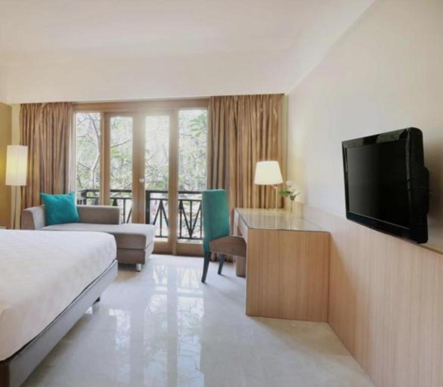 Grand Tropic Suites Hotel Сурабая Экстерьер фото