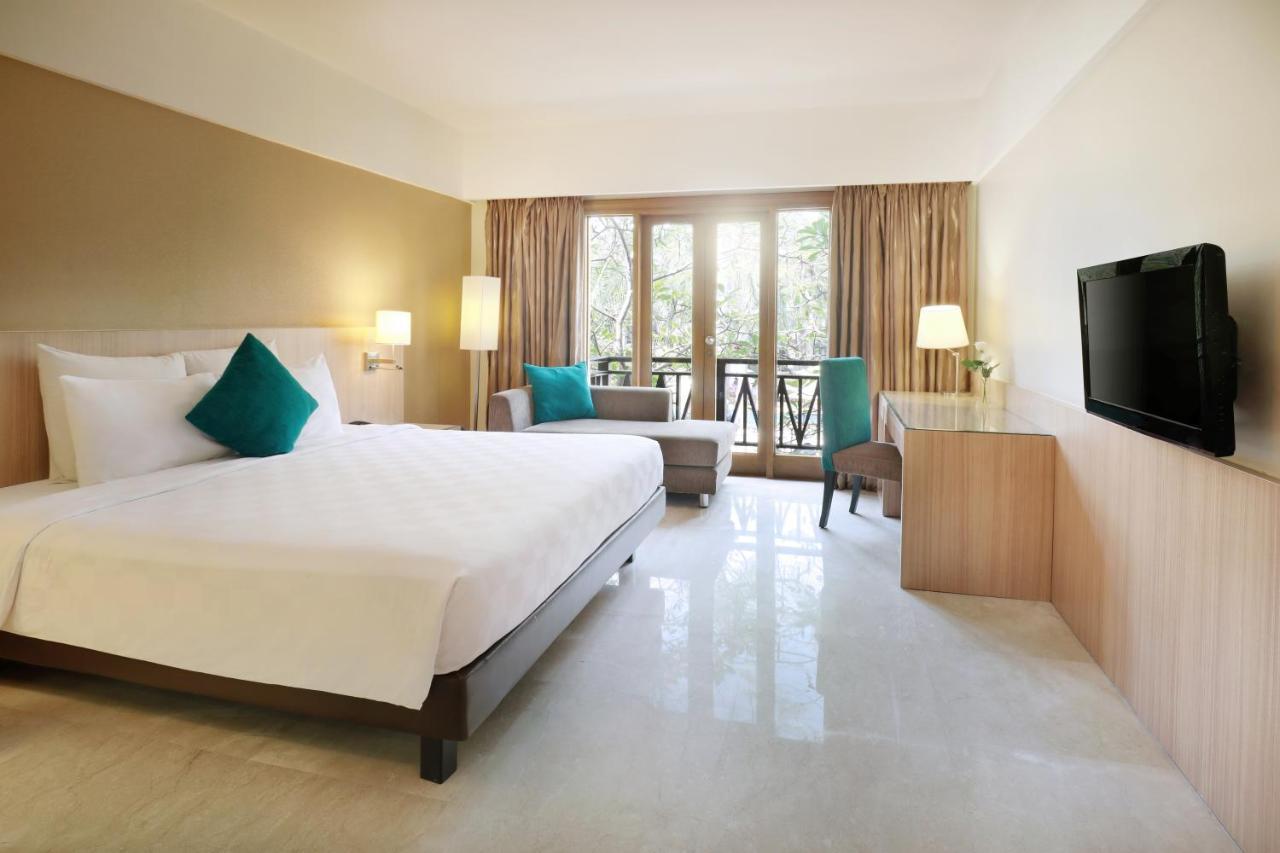 Grand Tropic Suites Hotel Сурабая Экстерьер фото