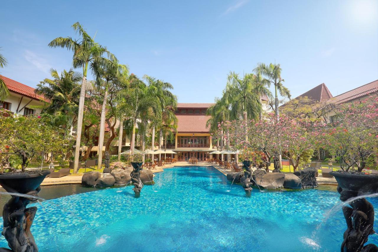 Grand Tropic Suites Hotel Сурабая Экстерьер фото